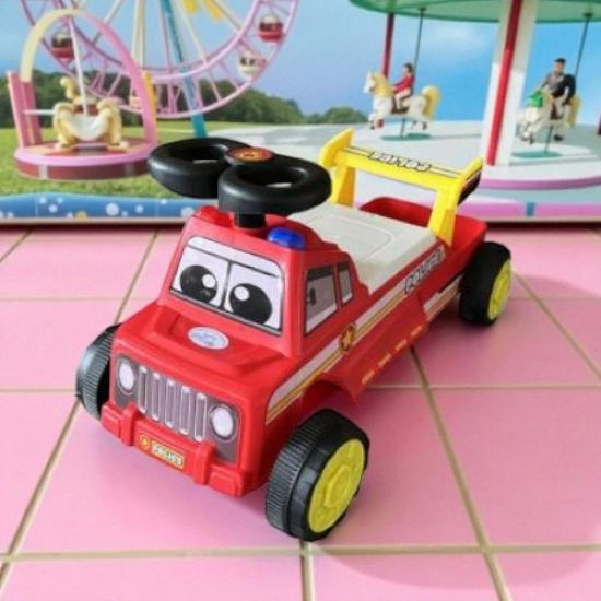 صورة سيارة دفع للأطفال تصميم شرطة